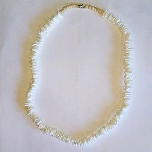Pukisha White Shells Wood 90s Beach Necklace